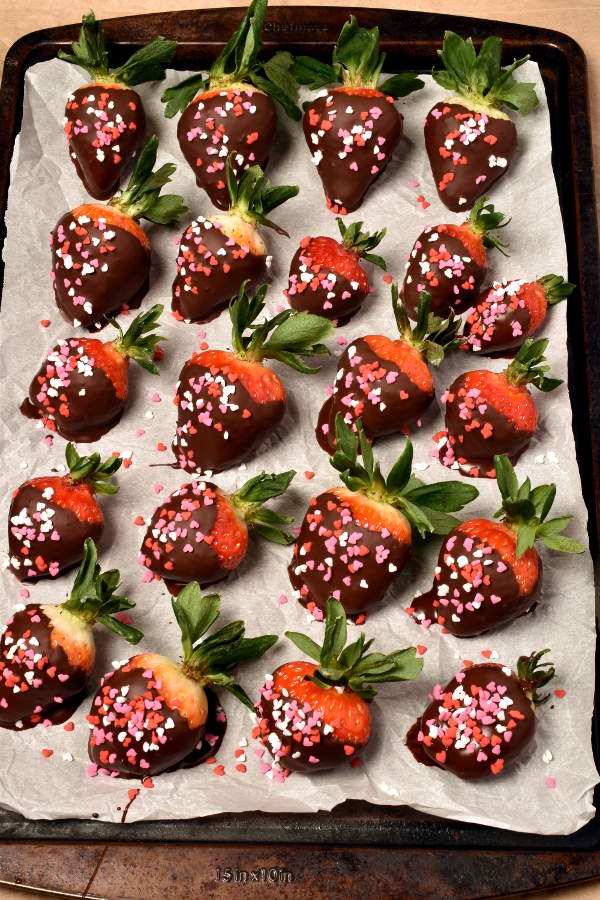 Perfect Chocolate Covered Strawberries - Wednesday Night Cafe