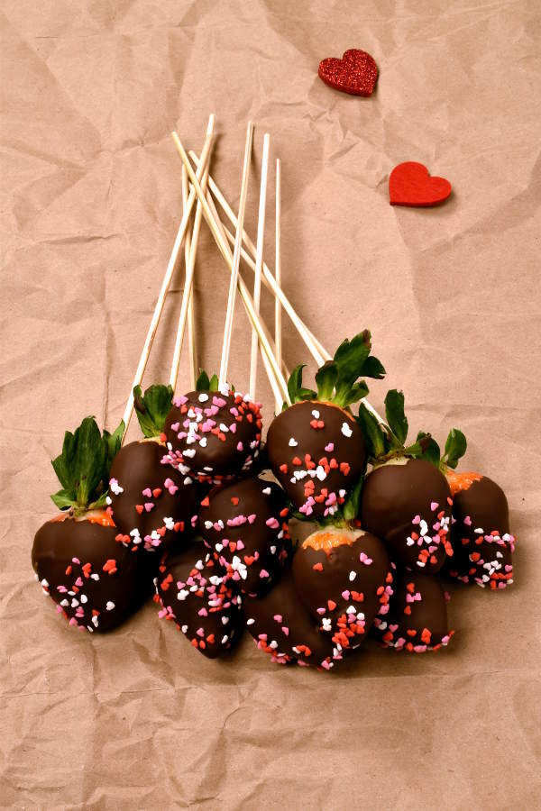 Perfect Chocolate Covered Strawberries - Wednesday Night Cafe